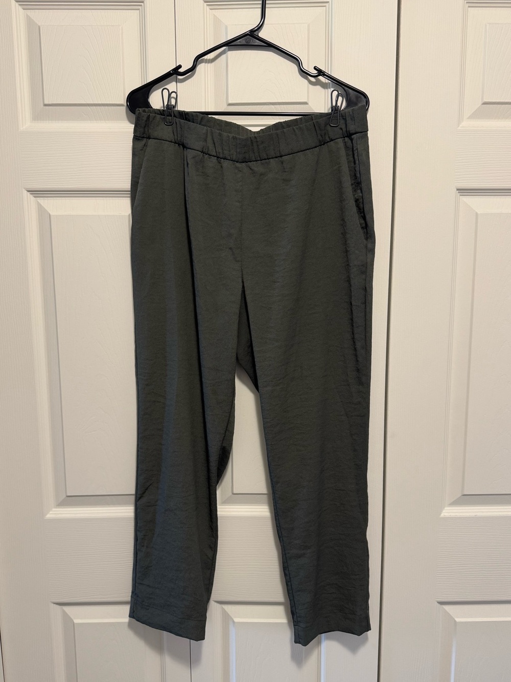Casual Trousers in Dark Olive
